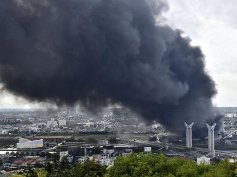Κατασβέσθηκε η πυρκαγιά σε χημικό εργοστάσιο	στη Γαλλία 