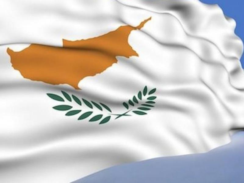 Υπ. Παιδείας - Κύπρος: Υπό μελέτη οι απαγορεύσεις για γένια, μούσια, μουστάκια, σκουλαρίκια, ανταύγειες, κολάν