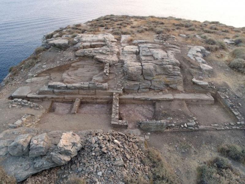 Μνημειακό ανάλημμα κλασικών-ελληνιστικών χρόνων και ορθογώνιοι χώροι της ύστερης αρχαιότητας / Πρωτοβυζαντινών χρόνων
