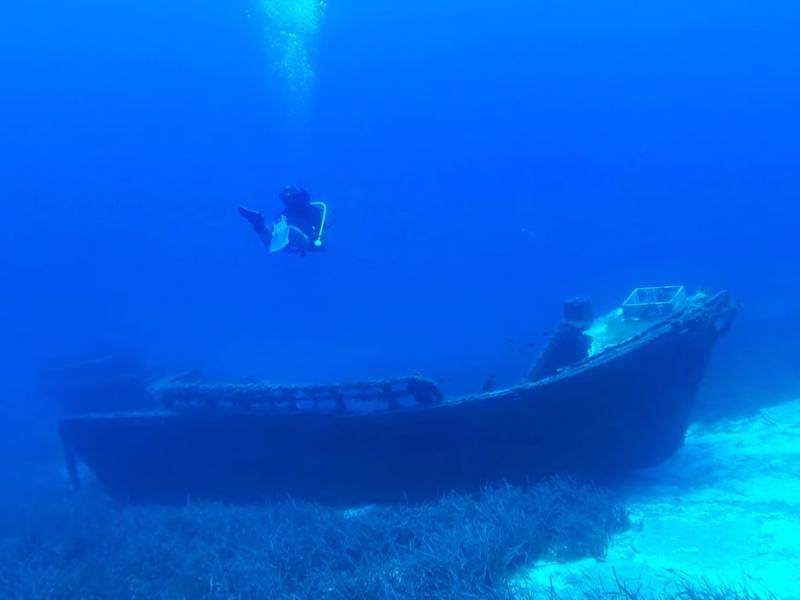 navagio peristeras