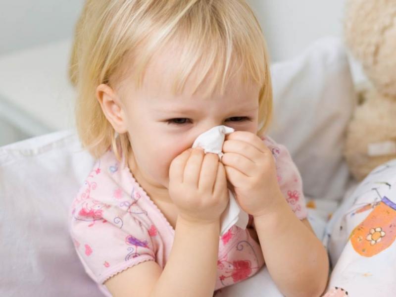 Έρευνα: Ένα στα επτά παιδιά πεθαίνουν από πνευμονία και γρίπη