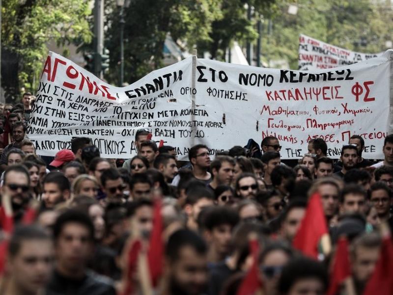 Δέκα φοιτητικοί σύλλογοι καλούν στην αυριανή συγκέντρωση διαμαρτυρίας στη Βουλή