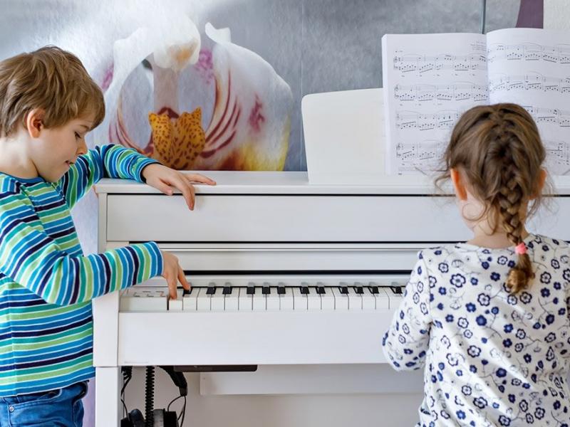 Μουσική και παιδί: Πώς επιδρά στο διάβασμα και τη συγκέντρωση
