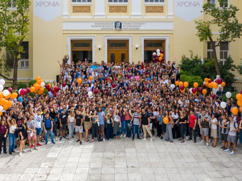 Το Οικονομικό Πανεπιστήμιο Αθηνών υποδέχτηκε τους πρώτους φοιτητές της νέας εκατονταετίας του
