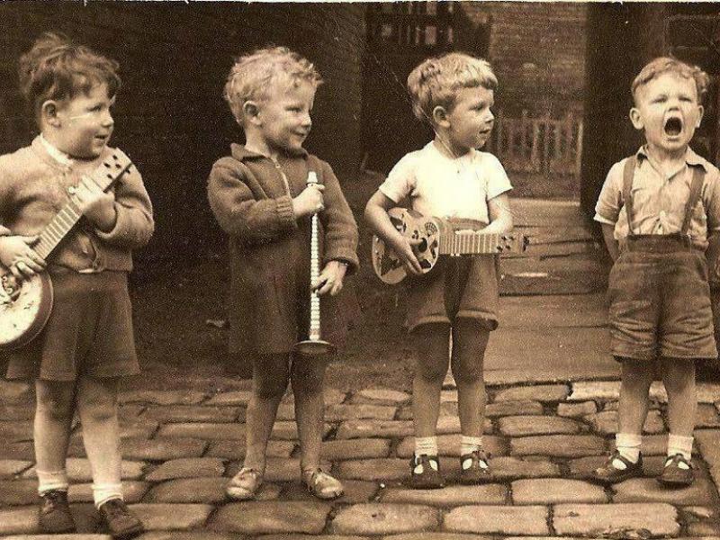 παιδιά τραγουδούν