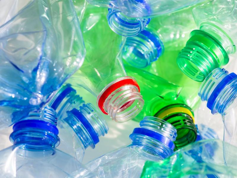 Στον επόμενο χρόνο νομοσχέδιο για τον περιορισμό των πλαστικών μίας χρήσης
