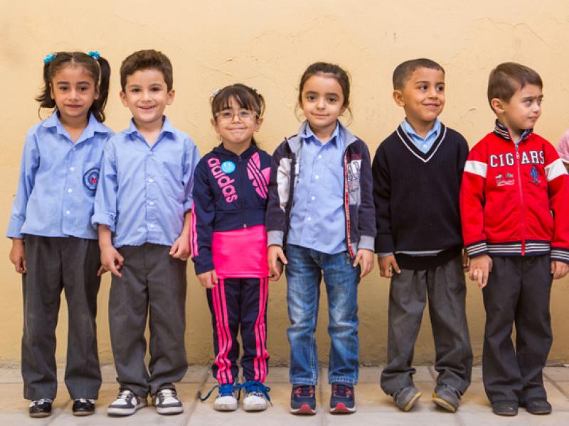 Νέα ρύθμιση στη Βουλή: Υποχρεωτική η φοίτηση των προσφυγοπαίδων στα σχολεία
