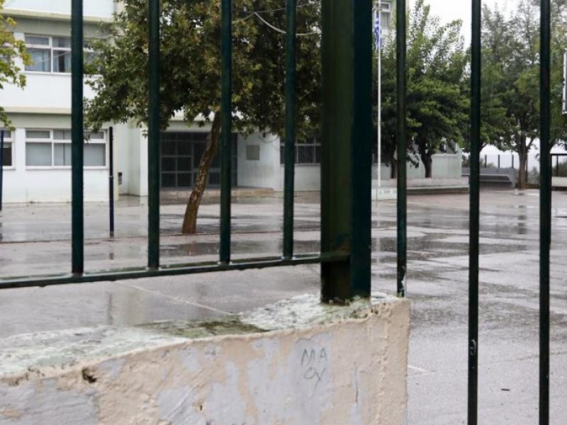 Πάτρα: Άγνωστοι έριξαν βόμβες μολότοφ σε γραφεία σχολείων