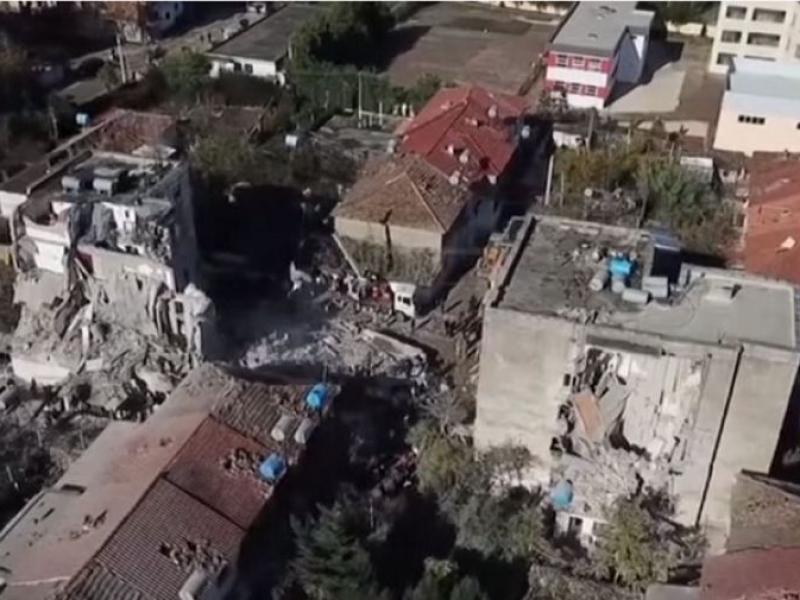 Σεισμός στην Αλβανία: Εικόνες βιβλικής καταστροφής από drone (Videos)