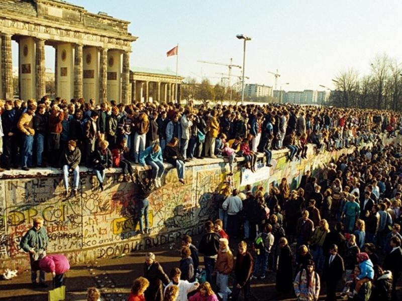 Η ΚΝΕ για τα 30 χρόνια από την πτώση του τείχους του Βερολίνου