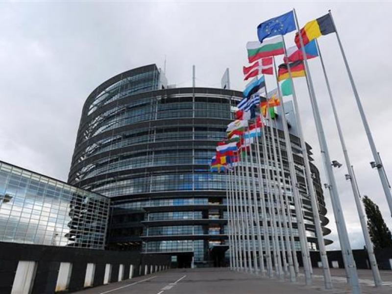 ΟΛΜΕ: Άθλια εξίσωση ναζισμού και κομμουνισμού σε ψήφισμα του Ευρωκοινοβουλίου