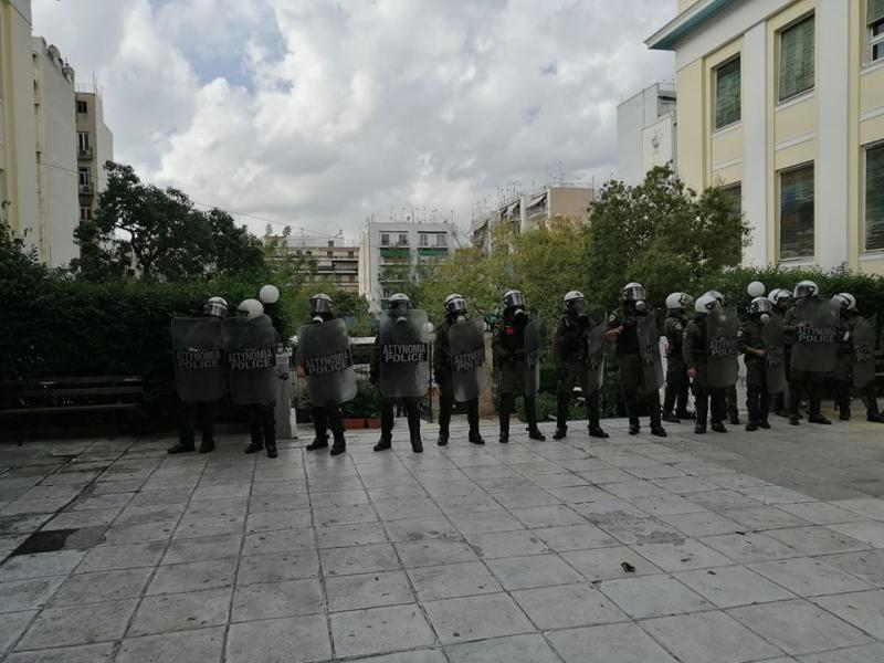Συγκέντρωση στην Ευελπίδων για τη χθεσινή σύλληψη φοιτητή στο Οικονομικό Πανεπιστήμιο