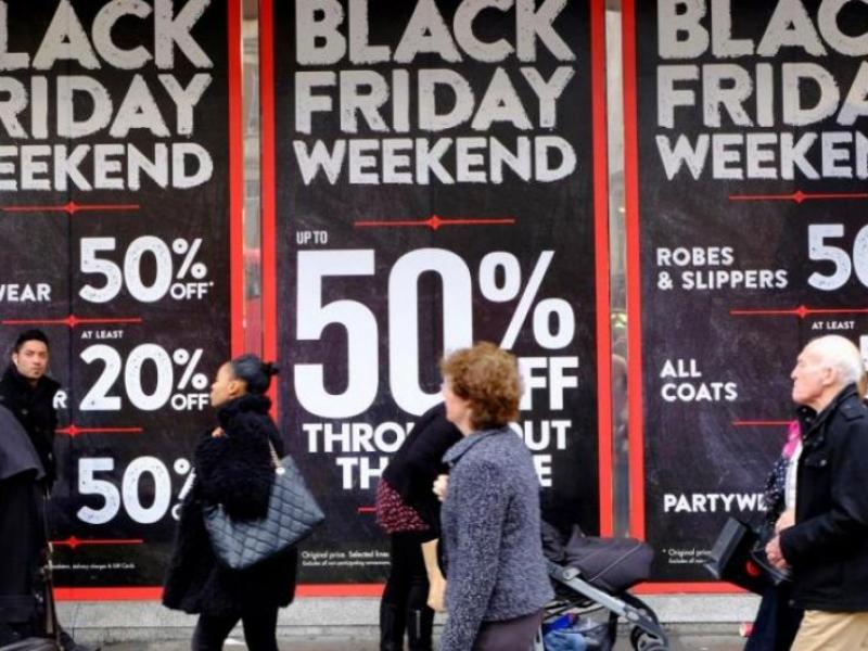 Black Friday: Δεκάδες καταγγελίες για καταστρατήγηση ωραρίου, υπερωρίες, κομμένα ρεπό