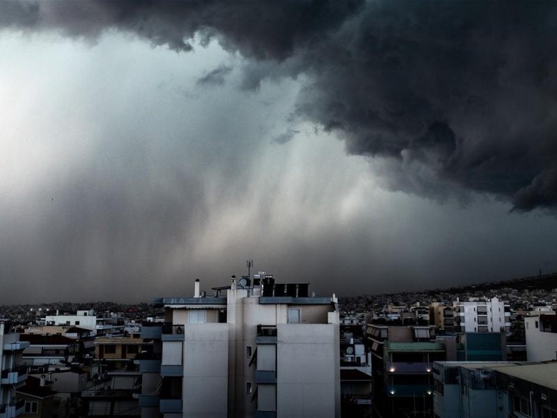 Άστατος ο καιρός με βροχές και καταιγίδες