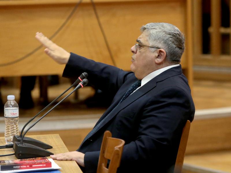 «Δίνει» την τοπική Νίκαιας ο Μιχαλολιάκος: «Παράξενο να μοιράζουν το βράδυ τρικάκια»