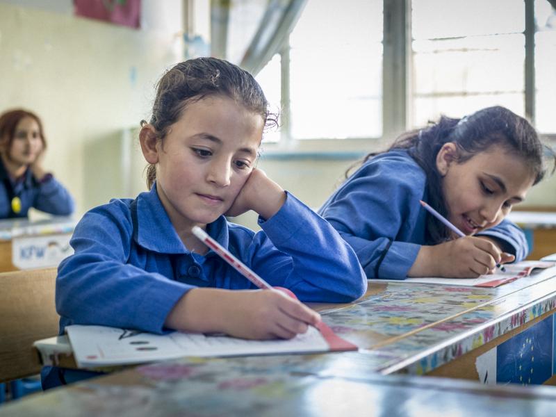 Οι Σύλλογοι Γονέων σχολείων της Πεντέλης «βάζουν τα γυαλιά» σε όσους γυρίζουν την πλάτη στα προσφυγόπουλα