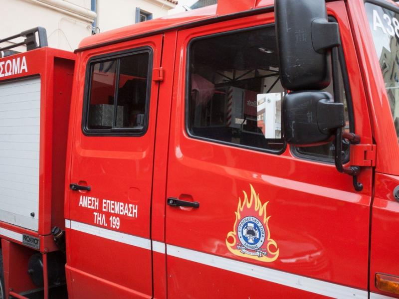 Φωτιά σε διαμέρισμα στον Βύρωνα: Εγκλωβίστηκε ζευγάρι με δύο παιδιά