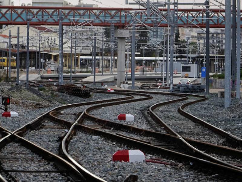 Έκτακτο: Σύγκρουση τρένων στον σταθμό Ρέντη – Καθυστερήσεις στον προαστιακό