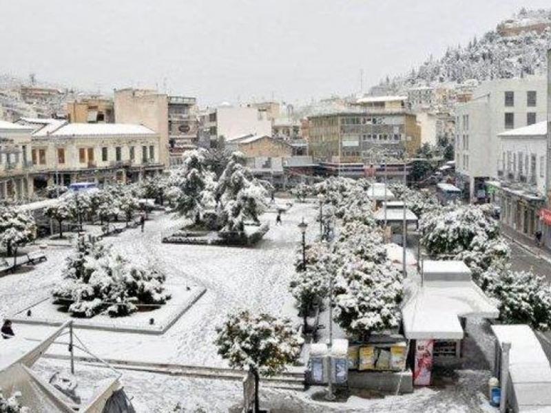 Λαμία: Ολονύχτια μάχη για να μείνουν ανοιχτοί οι δρόμοι	