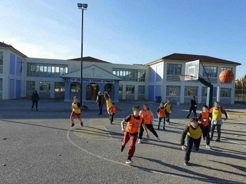 Αγρίνιο: «Καλάθια Ανθρωπιάς» από τους μαθητές του 10ου Δημοτικού Σχολείου (Φωτογραφίες) 