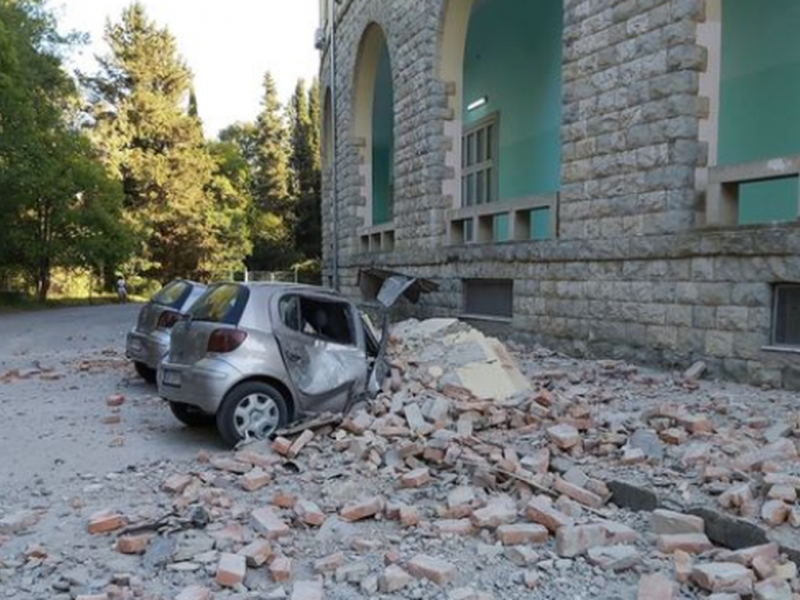 Αστεγοι 3 εκπαιδευτικοί και 23 μαθητές Ελληνοαλβανικού σχολείου - Εκπαιδευτικοί του Πύργου ξεκινούν προσφορές αλληλεγγύης