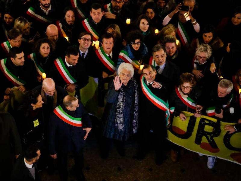 Ιταλία: Πορεία 600 δημάρχων για την υπεράσπιση της γερουσιαστή που επέζησε του Άουσβιτς