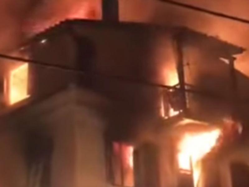 Βίντεο από τη μεγάλη φωτιά σε μονοκατοικία στην Κέρκυρα - Μητέρα και παιδί οι τραυματίες