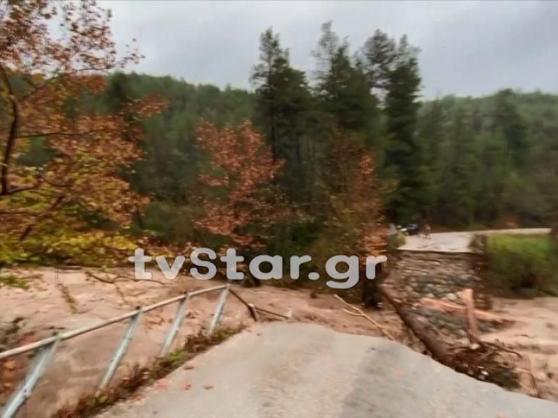 Εύβοια: Έπεσε γέφυρα και αποκλείστηκαν χωριά (Video)