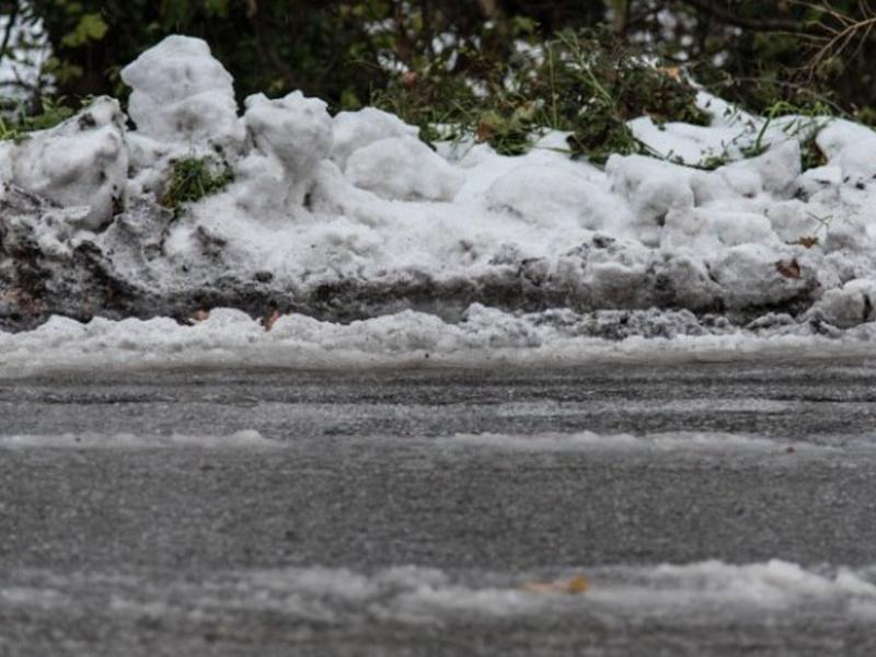 Λαμία: Πυκνή χιονόπτωση στην Θήβα- Που χρειάζονται αλυσίδες	