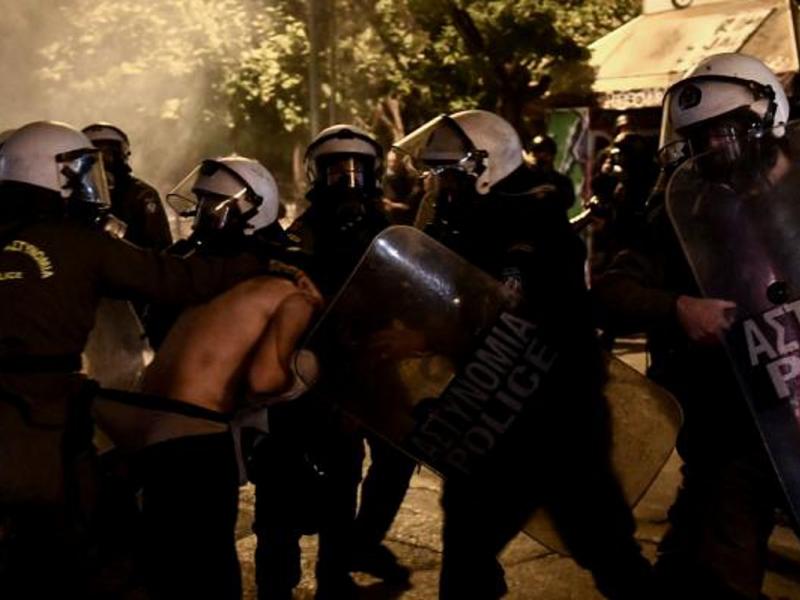 Τη διερεύνηση των καταγγελιών για αστυνομική καταστολή ζητάει η Εθνική Επιτροπή για τα Δικαιώματα του Ανθρώπου