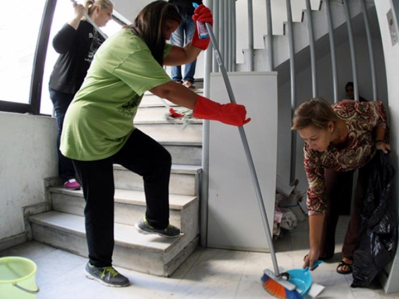9.500 εργαζόμενοι στη σχολική καθαριότητα ζητούν παρέμβαση Μητσοτάκη: Μας ζητάτε να καθαρίζουμε σε όλο το ωράριο για 100-300 ευρώ/μήνα...