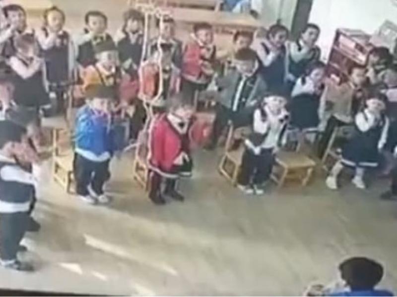 Κίνα: Νηπιαγωγός ζητά από τους μαθητές του να αυτοχαστουκιστούν (Video)