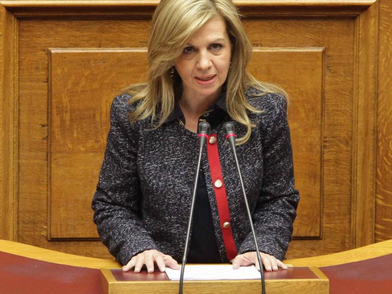 Τζούφη κατά Κεραμέως: Θα αντισταθούμε στο να μετατρέψετε τη δημόσια παιδεία «σε αγρό του κεραμέως»