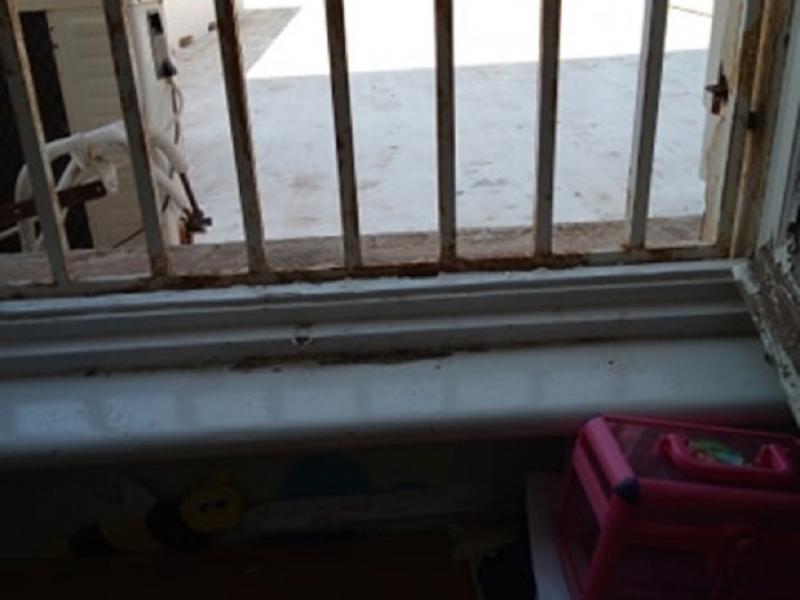 Σκουριασμένα σίδερα, σάπια παράθυρα και ξηλωμένα πατώματα: Εικόνες ντροπής στο ορφανοτροφείο Ρόδου