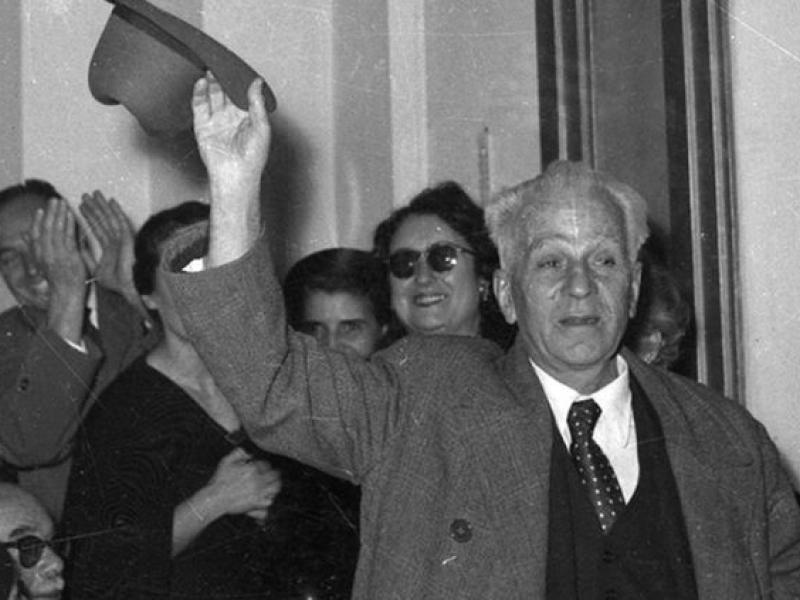 «Αν ξυπνήσεις μονομιάς, θα 'ρθει ανάποδα ο ντουνιάς» - Σαν σήμερα φεύγει από τη ζωή ο Κώστας Βάρναλης