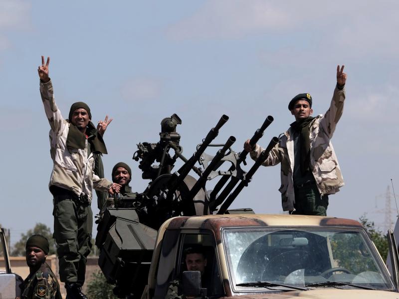 Εκεχειρία στη Λιβύη - Αναστέλλει ο Χαφτάρ την επιχείρηση κατάληψης της Τρίπολης