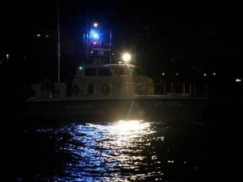 Πτώση οχήματος στη θαλάσσια περιοχή Βουρκαρίου Σαλαμίνας – Ένας νεκρός