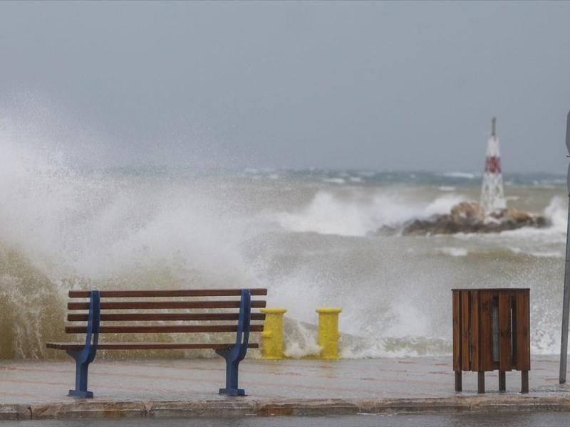 Προειδοποίηση meteo: Κύματα έως και επτά μέτρα φέρνει ο «Ιανός»