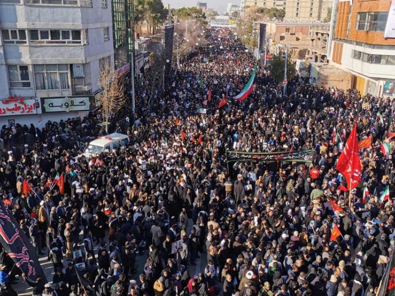 Ποδοπατήθηκαν διαδηλωτές στην ταφή του Σουλεϊμανί - Τουλάχιστον 32 νεκροί (Φωτογραφίες)