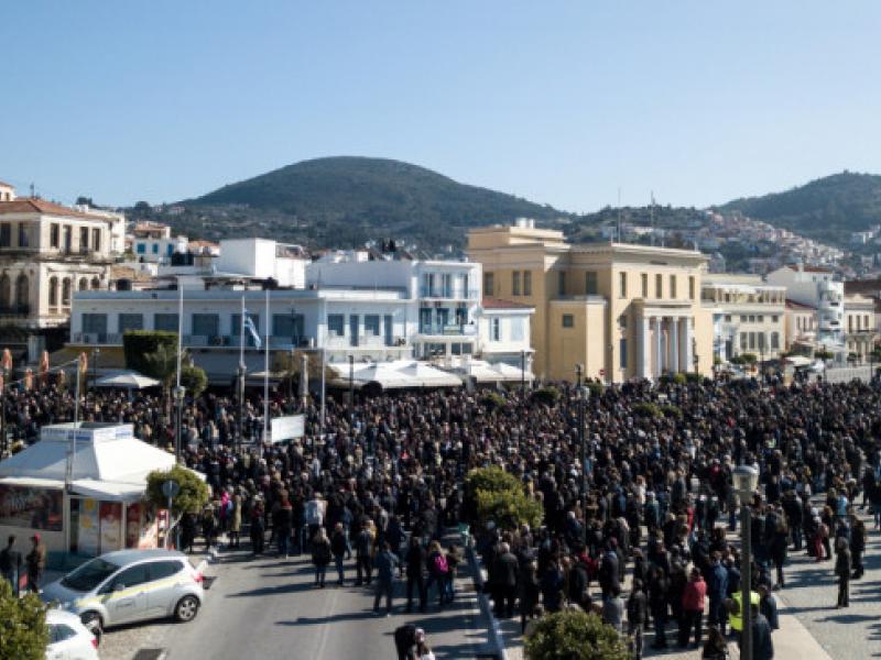 Στο μίσος απαντάμε με αλληλεγγύη