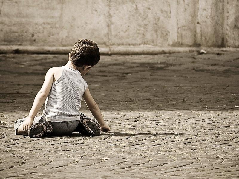 Ευρώπη: Ένα στα τέσσερα παιδιά κινδυνεύει από τη φτώχεια