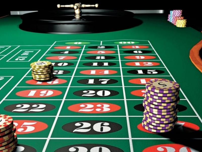 Μέτρα για τον κορονοϊό: 18 συλλήψεις σε παράνομο μίνι-καζίνο στο Νέο Κόσμο