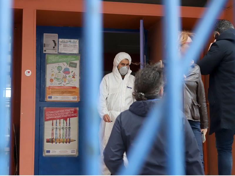 «Το υπουργείο να πάρει άμεσα μέτρα στα σχολεία για την πρόληψη της εξάπλωσης του κορονοϊού»