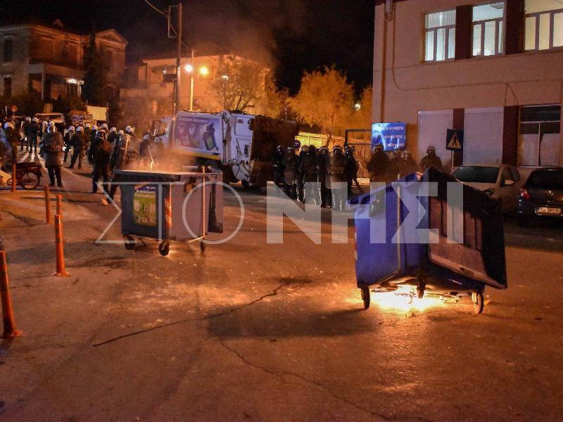 Προσφυγικό: Σοβαρά επεισόδια σε Λέσβο και Χίο (Φωτογραφίες-Βίντεο)