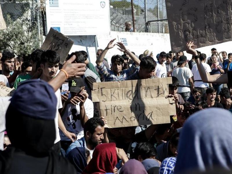 Έκρυθμη η κατάσταση στην Μυτιλήνη μετά την πορεία προσφύγων
