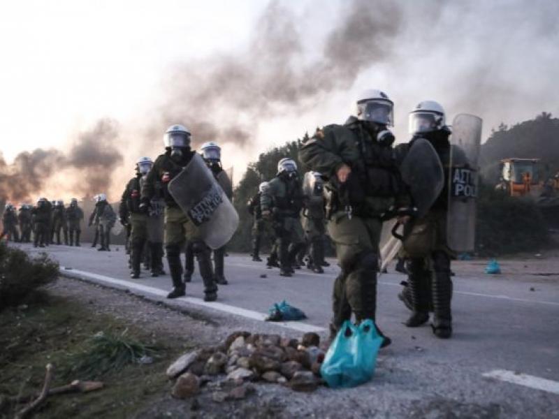 Οχι στη βία και καταστολή ενάντια σε πρόσφυγες και κατοίκους των νησιών