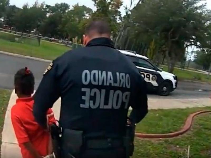 ΗΠΑ: Αστυνομικός συνέλαβε 6χρονη μέσα στο σχολείο (Video)