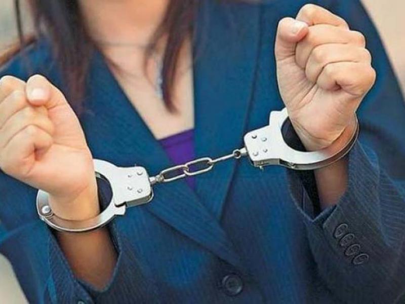 Βόλος: Συνελήφθη πρώην παίκτρια ριάλιτι - Βρήκαν όπλα και ναρκωτικά στο σπίτι της