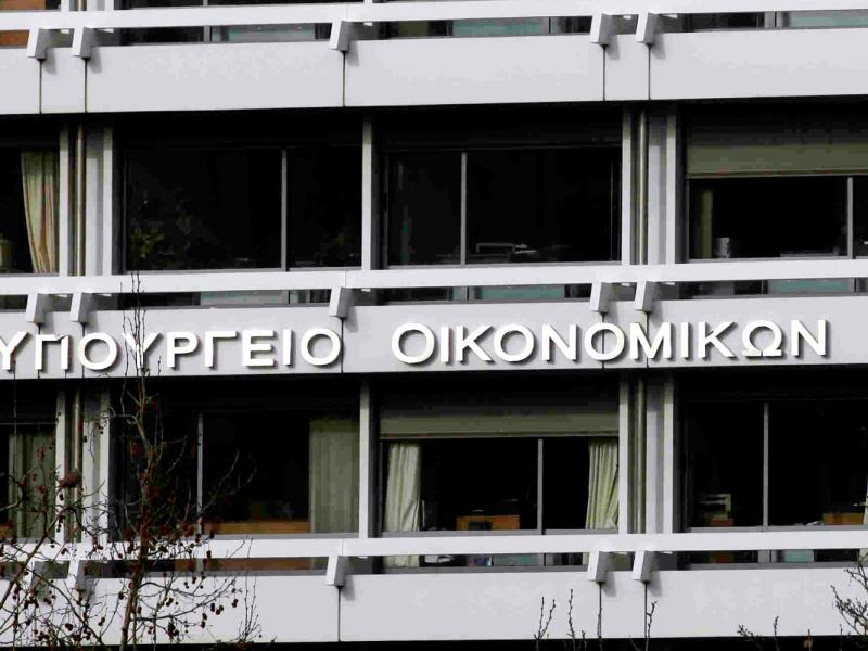 Κορονοϊός: Το υπουργείο Οικονομικών «φτιάχνει» αντισηπτικά από ποτά «μπόμπες»