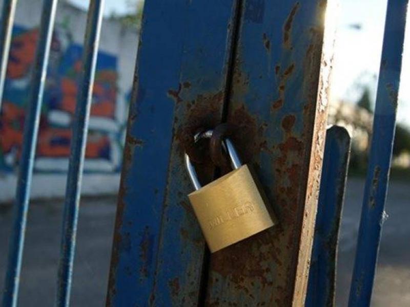 Κλειστά σχολεία στη Σάμο: Φανερή η έλλειψη υποδομών με ευθύνη του κράτους»